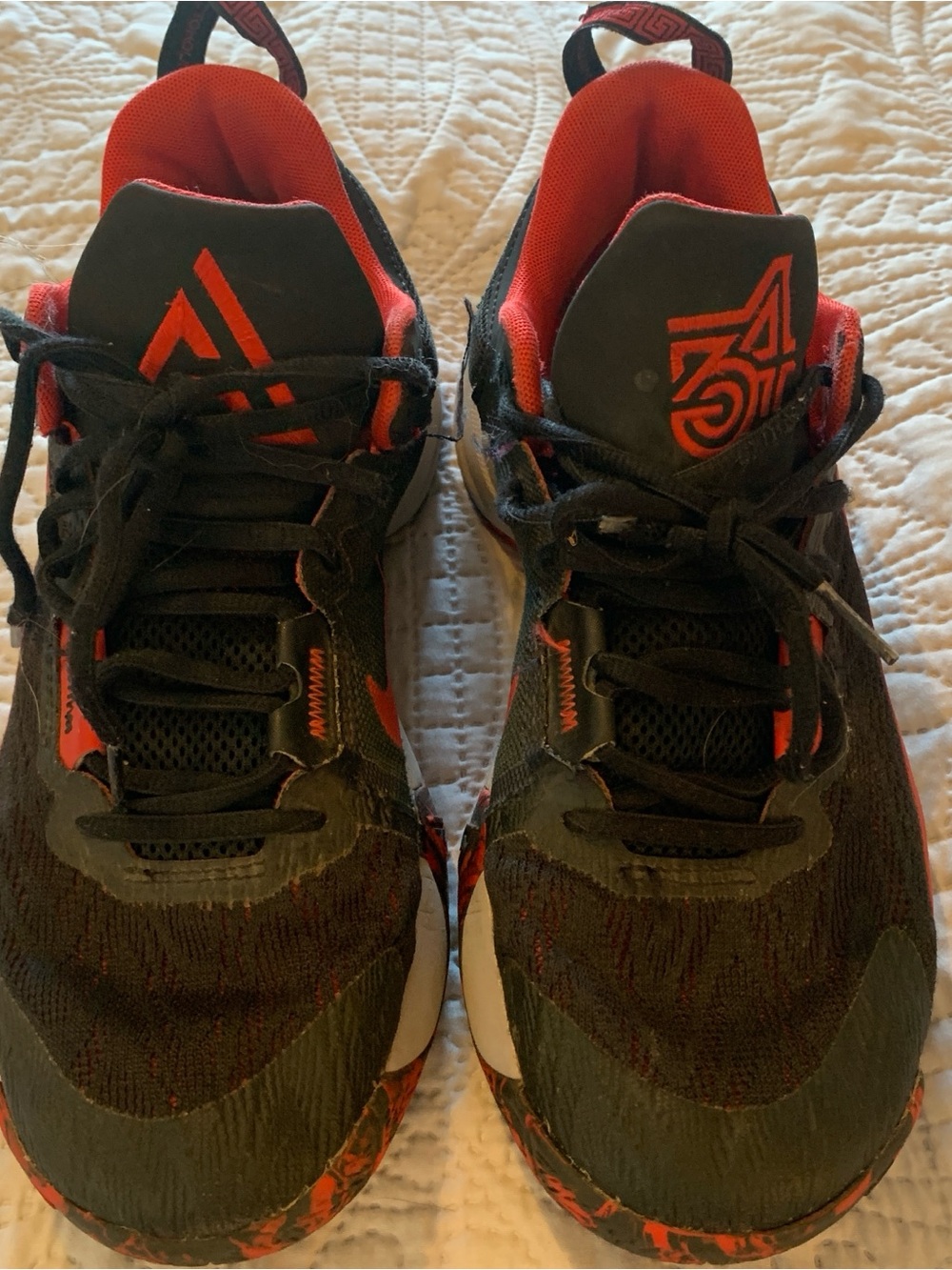 Nike Men's Black and Red Performance Basketball Shoes